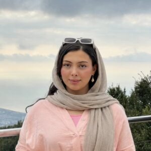 زهرا احمدی